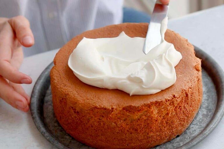 Bizcocho Con Frosting De Yogur Y Queso Crema — Yogumel Yogur Con